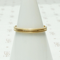 Handsome Grooved Gold Band with Sawtooth Edge