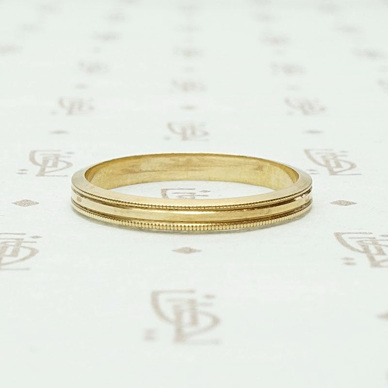 Handsome Grooved Gold Band with Sawtooth Edge