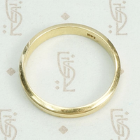 Flat Edged Vintage Gold Wedding Band , top view.