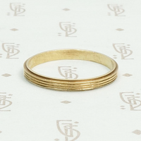 Grooved Gold Slim Vintage Band, side view.