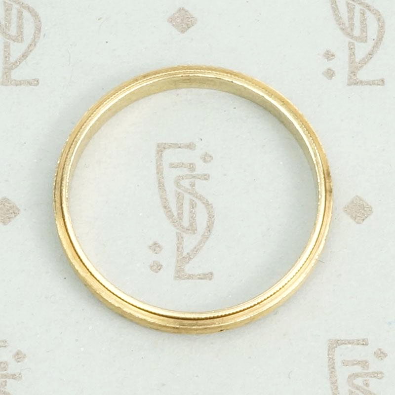 Grooved Gold Slim Vintage Band, top view.