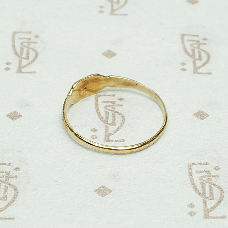 Rosy Gold Ring with Cabochon Garnet, top view