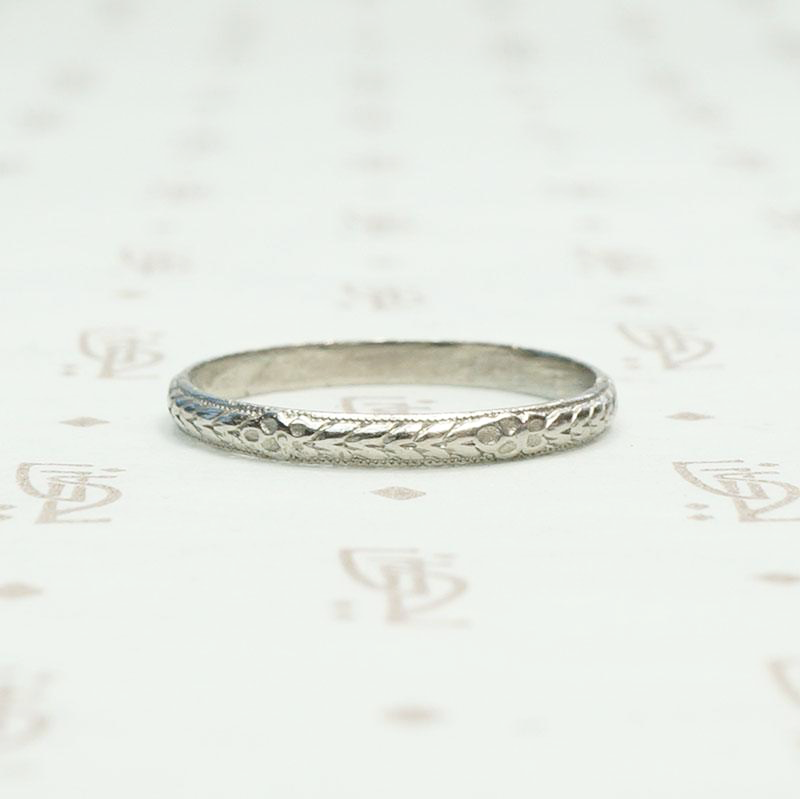 1920s Platinum Garland Band, profile view.