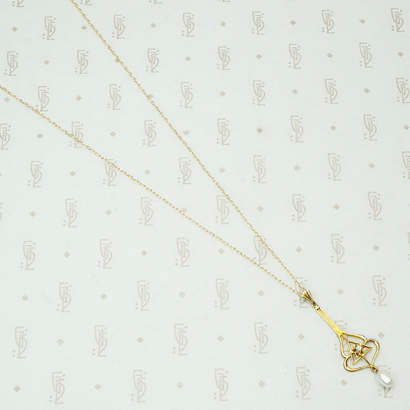 pretty 10k yellow gold edwardian lavalier pendant set with a diamond and having a river pearl dangle