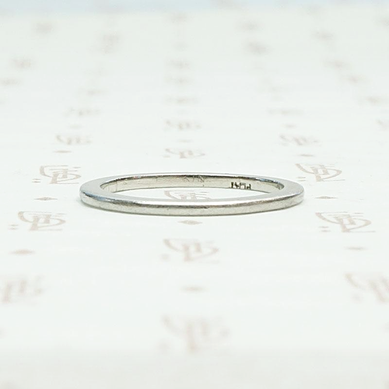 Sleek & Slim Vintage Platinum Band, profile view.
