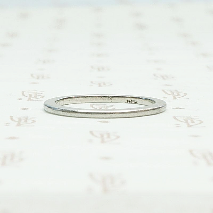 Sleek & Slim Vintage Platinum Band, profile view.