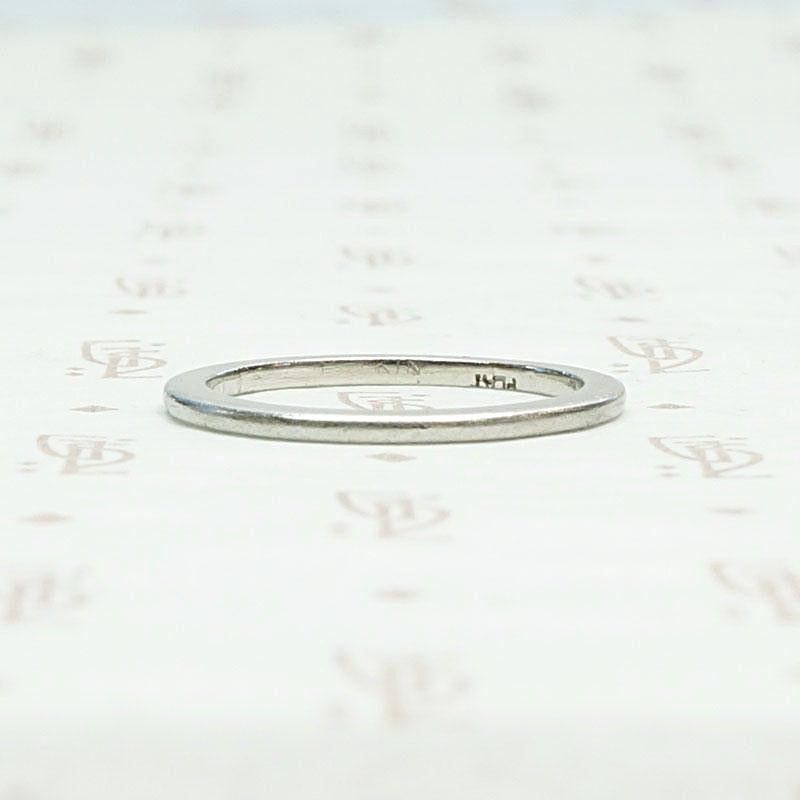 Sleek & Slim Vintage Platinum Band, profile view.
