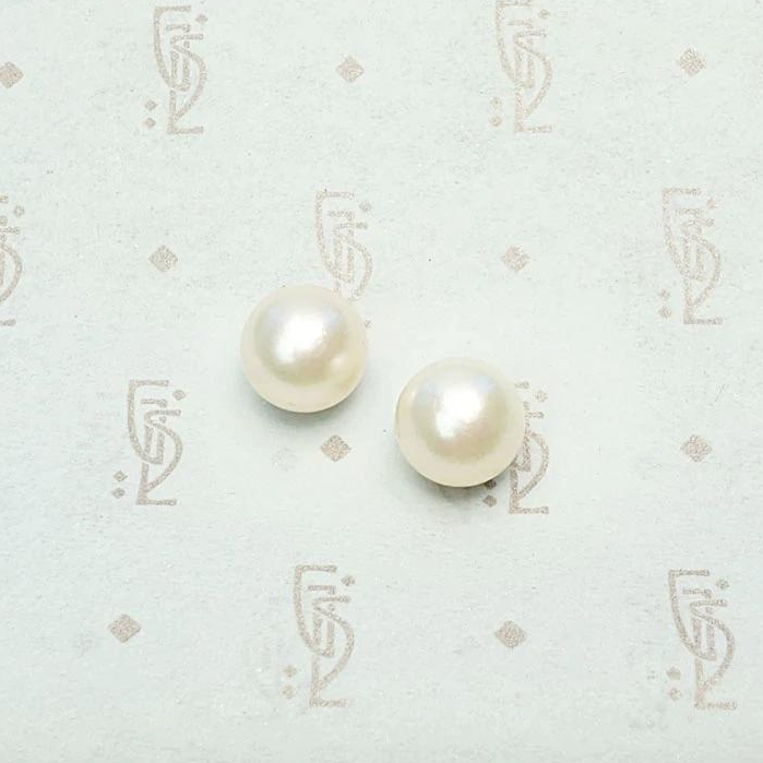 Vintage 8.9mm Creamy Pearl Stud Earrings
