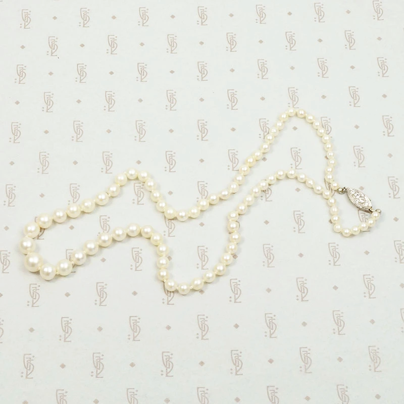 Graduated Pearl Necklace with Diamond Clasp
