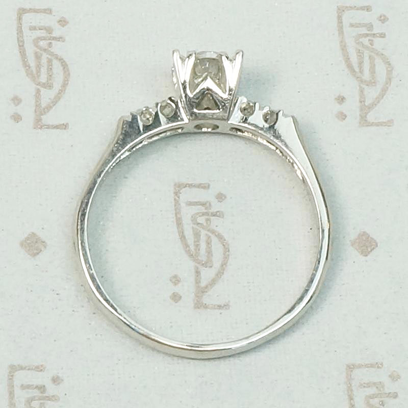 Timeless & Elegant Platinum Diamond Engagement Ring