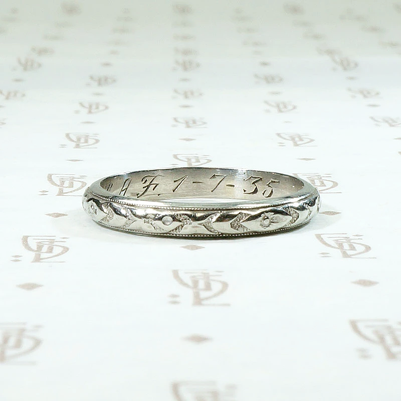 Subtle 18k White Gold Floral Band