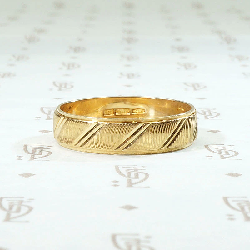 Swanky Engraved Russian Band in 18k Gold