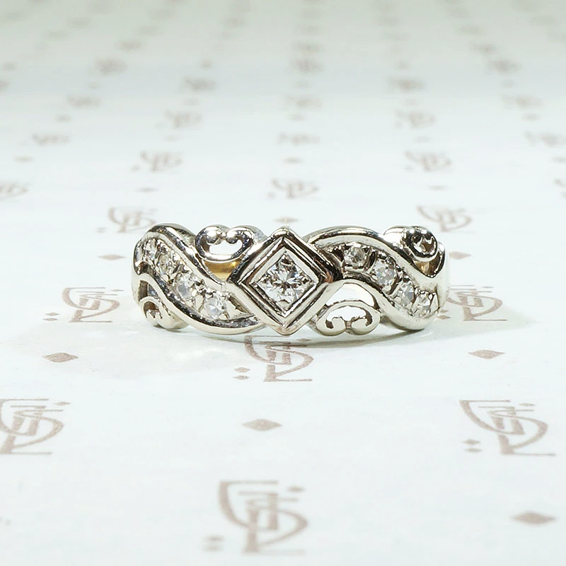 Swirling Diamond Retro Band in Two Tone Gold