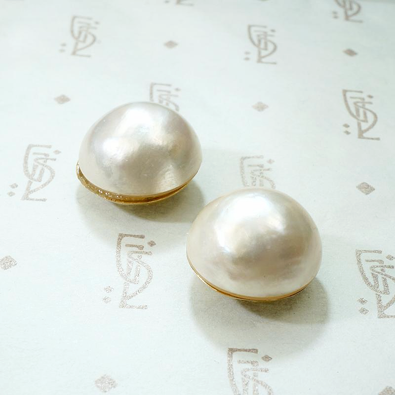 Opulent Mabé Pearls Studs in 18k Gold