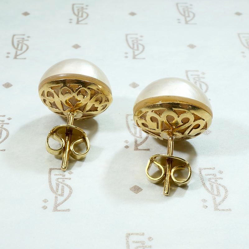 Opulent Mabé Pearls Studs in 18k Gold