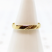 Stylish 1970s 18k Band with Diagonal Stripes