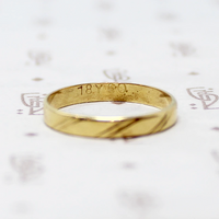 Stylish 1970s 18k Band with Diagonal Stripes
