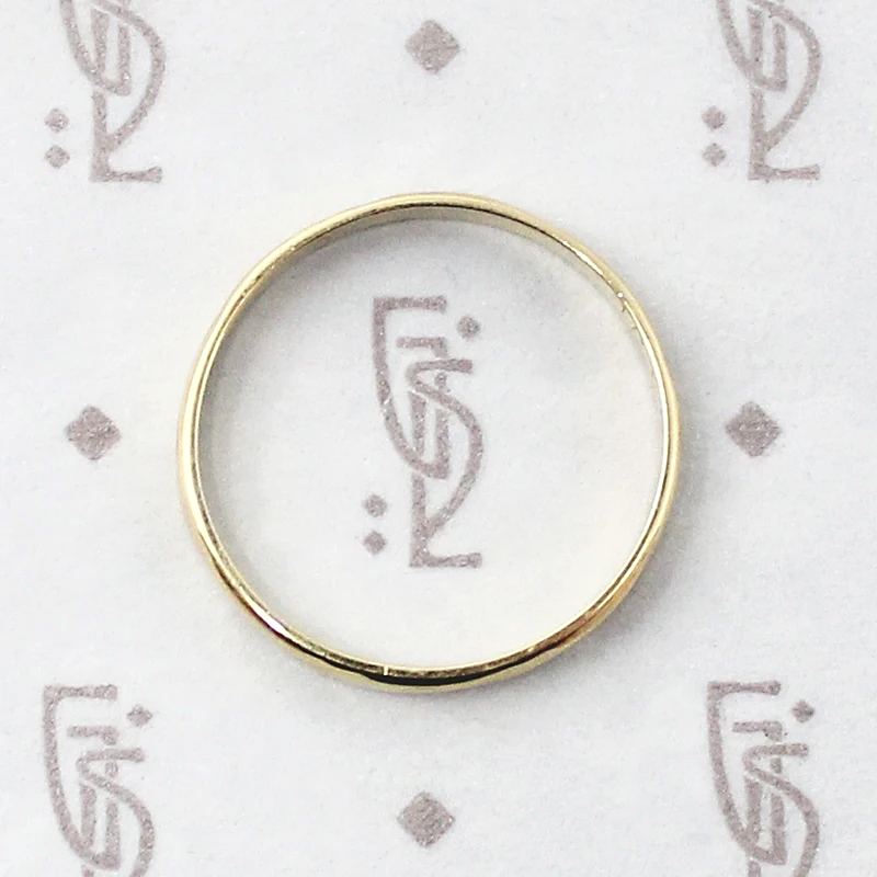 Stylish 1970s 18k Band with Diagonal Stripes