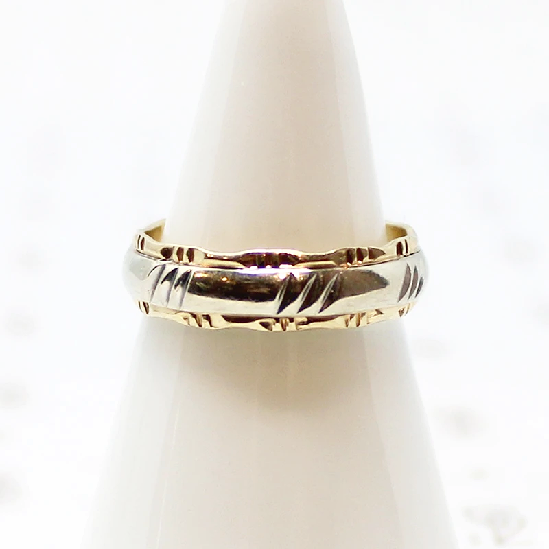 Romantic Ruffled Two Tone Gold Wedding Band