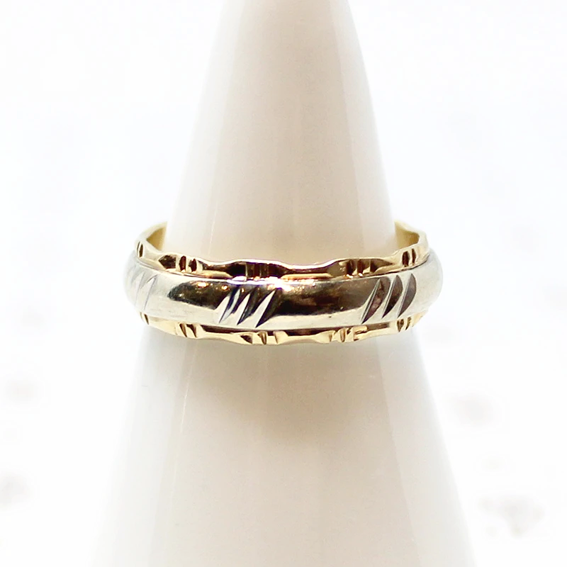 Romantic Ruffled Two Tone Gold Wedding Band