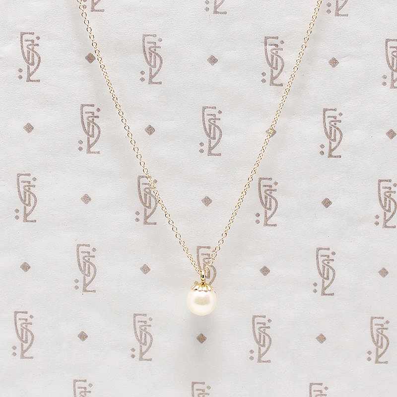 Vintage Solitaire Cultured Pearl Pendant in Gold