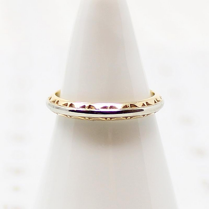 Fantastic Sculpted Two-Tone Gold Deco Band