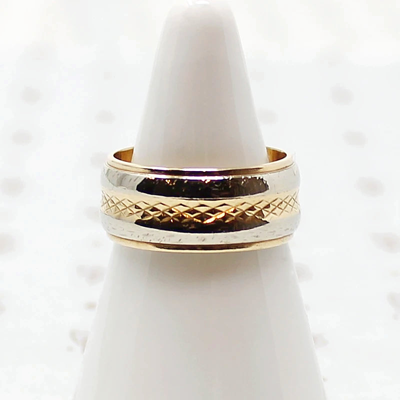 Charming Two-Tone Engraved ArtCarved Band