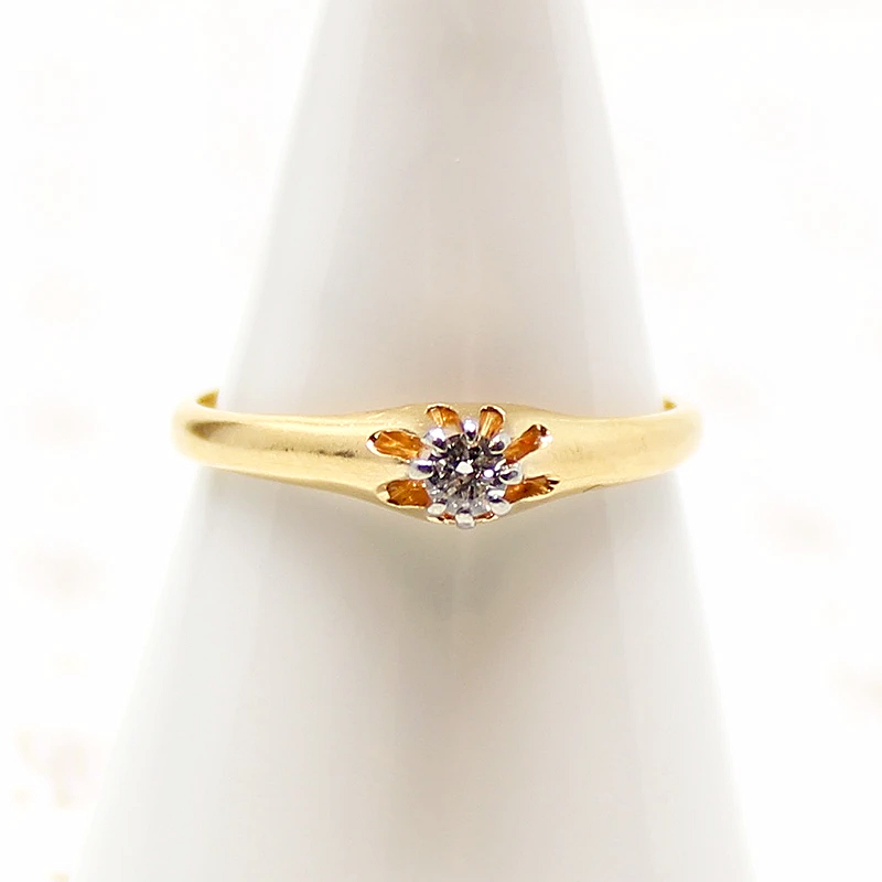 Petite 18ct Gold & Platinum Diamond Solitaire Engagement Ring