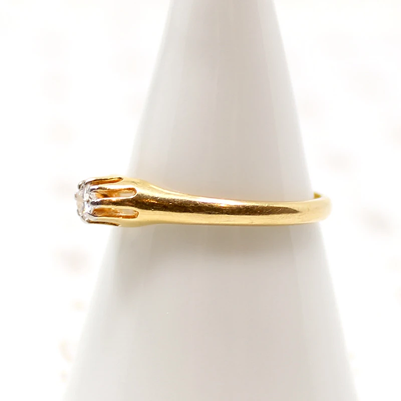 Petite 18ct Gold & Platinum Diamond Solitaire Engagement Ring