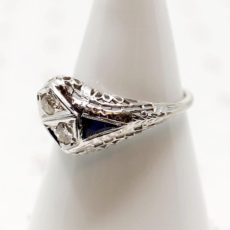 Unusual Diamond & Lab Sapphire Filigree Daisy Ring