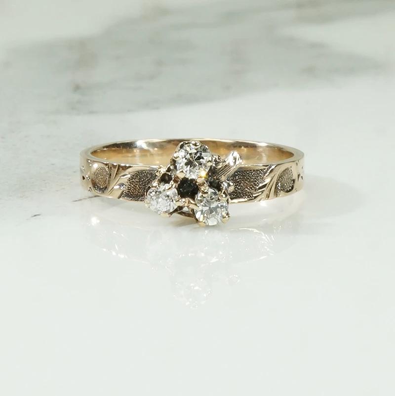 Dainty Diamond Clover Ring with Engraved Band