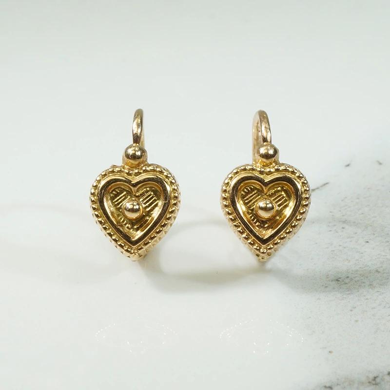 Darling French Heart Earbobs in 18k Gold