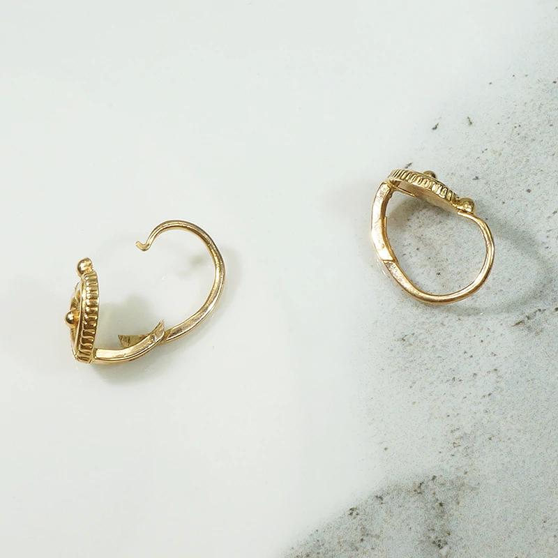 Darling French Heart Earbobs in 18k Gold