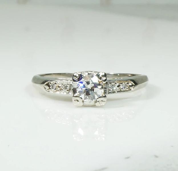 Pretty 1940's Classic Engagement Ring