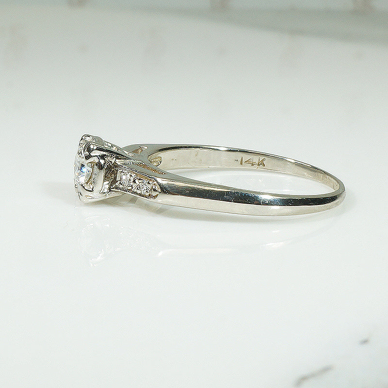 Pretty 1940's Classic Engagement Ring