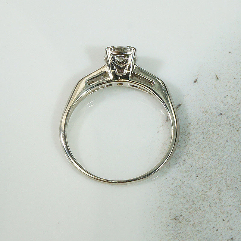 Pretty 1940's Classic Engagement Ring