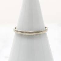 Tasteful 18k White Gold Wedding Band