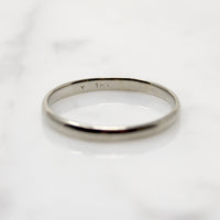 Tasteful 18k White Gold Wedding Band