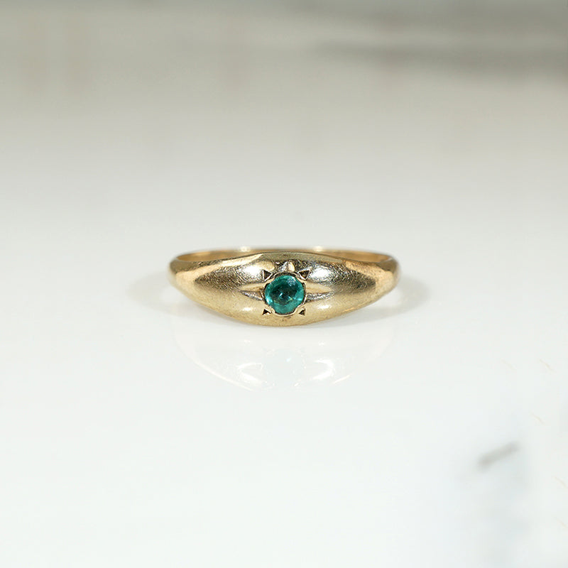 Star Set Emerald Tiny Gold Gypsy Band
