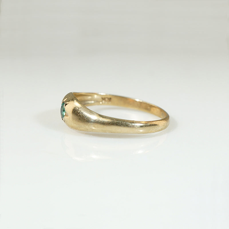 Star Set Emerald Tiny Gold Gypsy Band