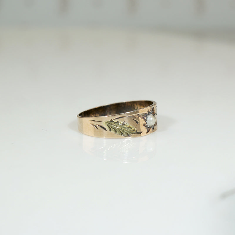 Pearl Set Bitty Ring with Green Gold Leaves