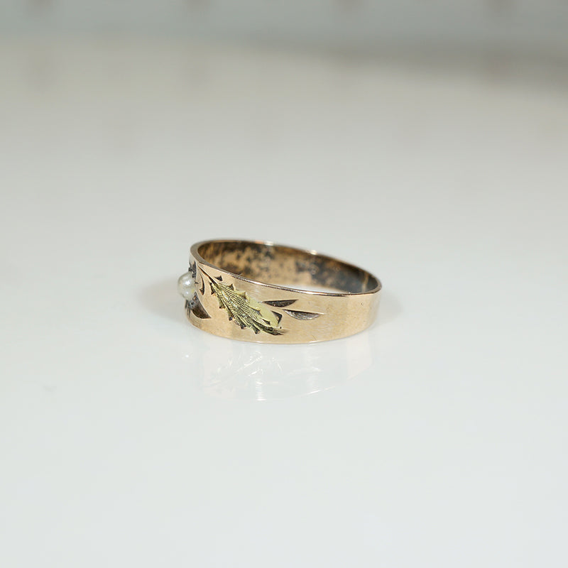 Pearl Set Bitty Ring with Green Gold Leaves