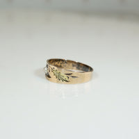 Pearl Set Bitty Ring with Green Gold Leaves