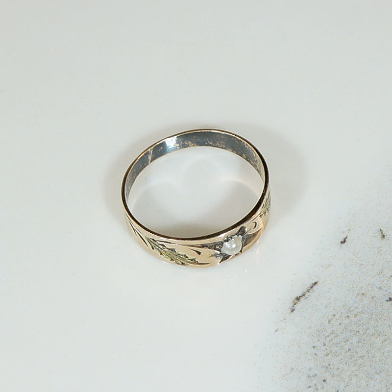 Pearl Set Bitty Ring with Green Gold Leaves