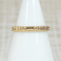 Crisp Detail Faceted Bars & Flowers Gold Band