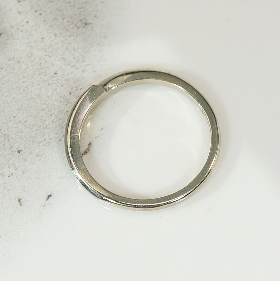 Simple Crossover White Gold Band