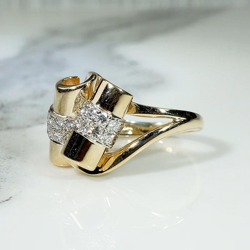 Gorgeous Retro Scrolled Diamond & Gold Ring