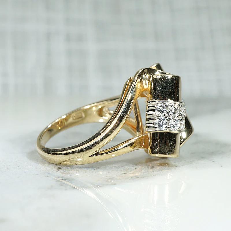 Gorgeous Retro Scrolled Diamond & Gold Ring
