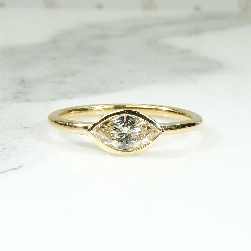 Unbelievable Marquis Diamond Solitaire in 18k Gold