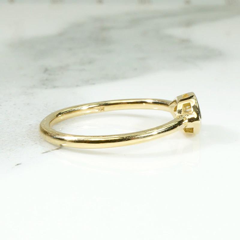 Unbelievable Marquis Diamond Solitaire in 18k Gold